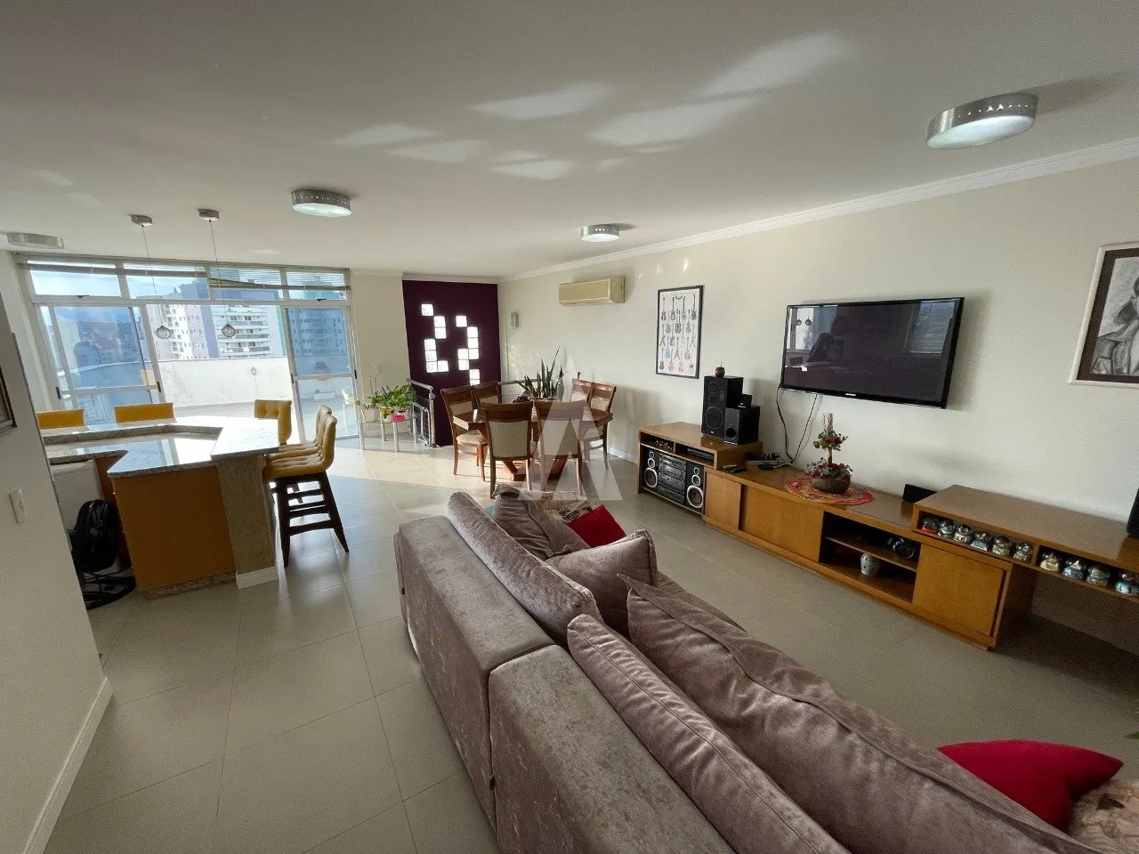 Cobertura com 1 suíte(s) mais 2 quarto(s) à venda no bairro BOM RETIRO em JOINVILLE, por R$ 990.000.00. — foto 6