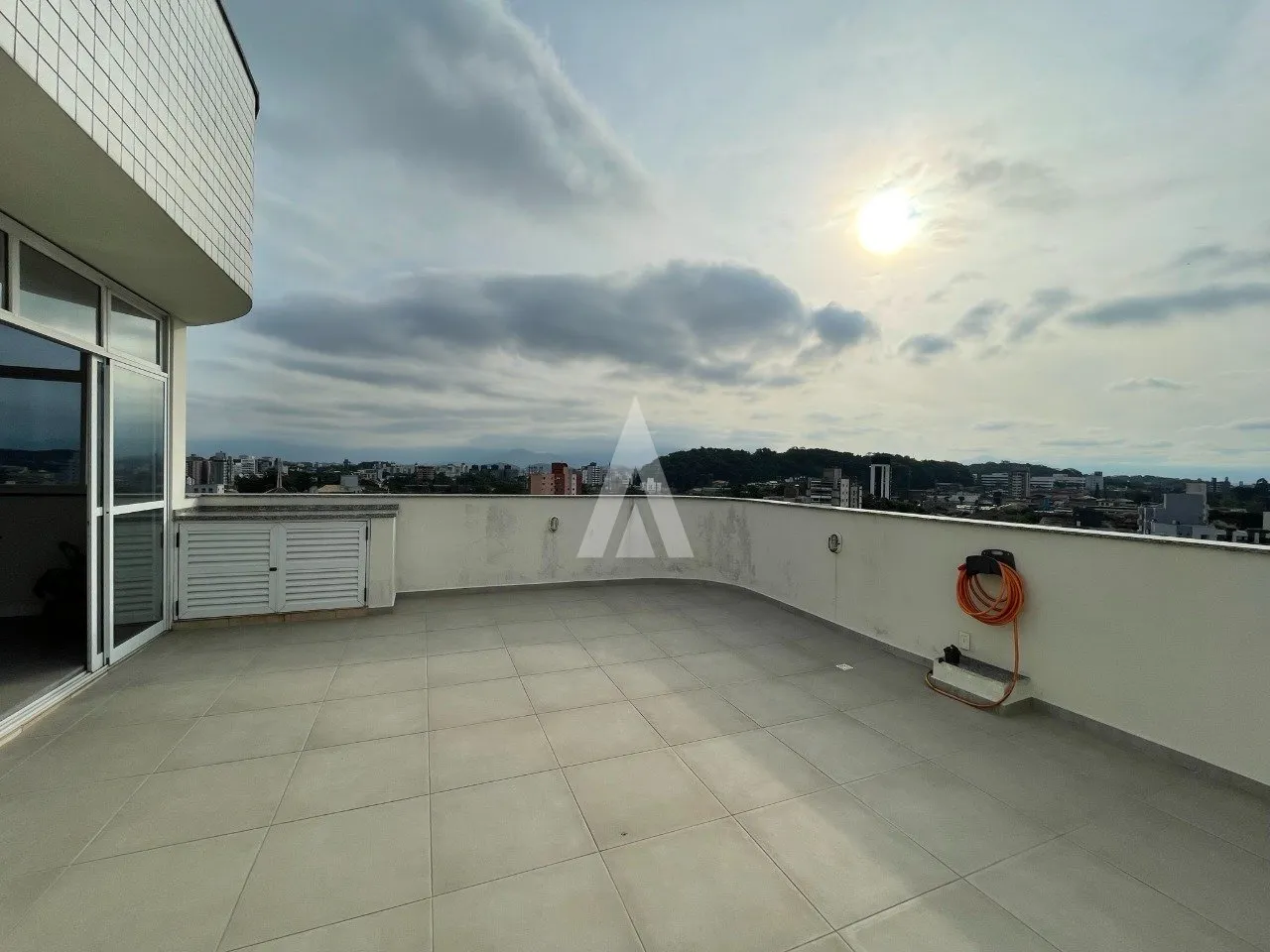 Cobertura com 1 suíte(s) mais 2 quarto(s) à venda no bairro BOM RETIRO em JOINVILLE, por R$ 990.000.00. - foto 1