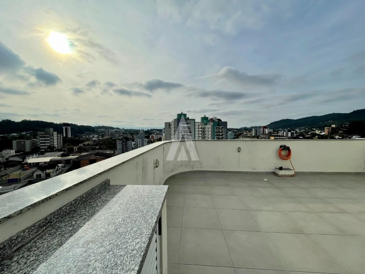 Cobertura com 1 suíte(s) mais 2 quarto(s) à venda no bairro BOM RETIRO em JOINVILLE, por R$ 990.000.00. — foto 2