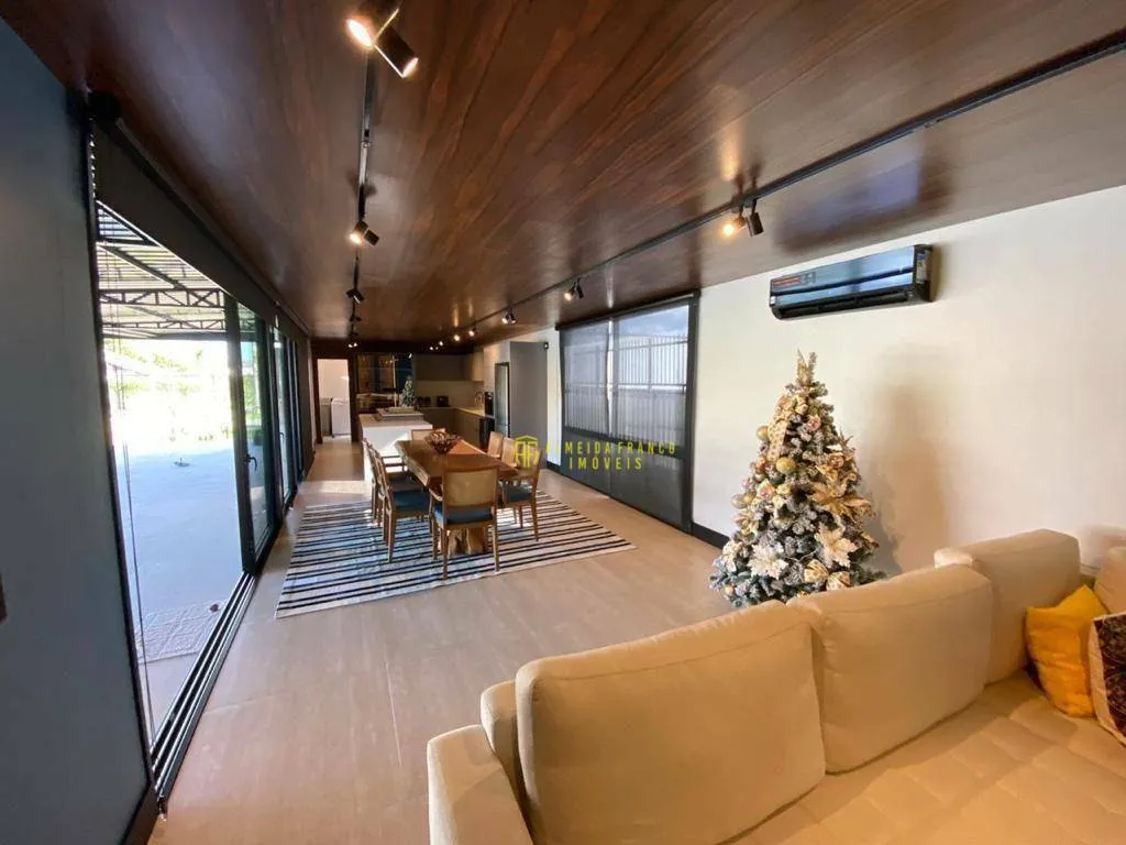 Linda casa na Beira Rio, em Balneário Piçarras - Amplo terreno e desing moderno — foto 4