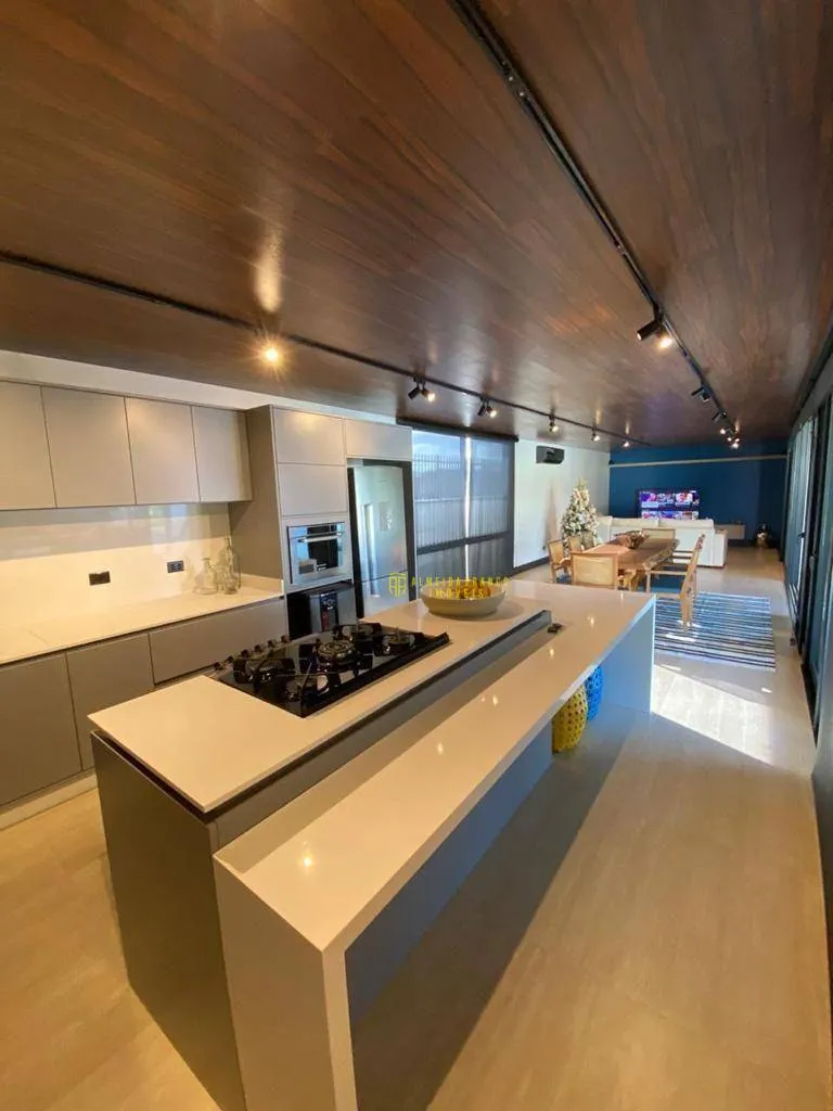 Linda casa na Beira Rio, em Balneário Piçarras - Amplo terreno e desing moderno — foto 6