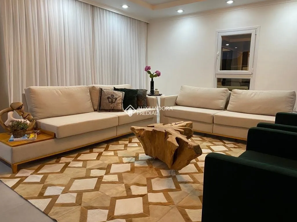 Casa à venda com 3 quartos e 3 suítes, 11 vagas, 765m² no Agronômica, Florianópolis - foto 1