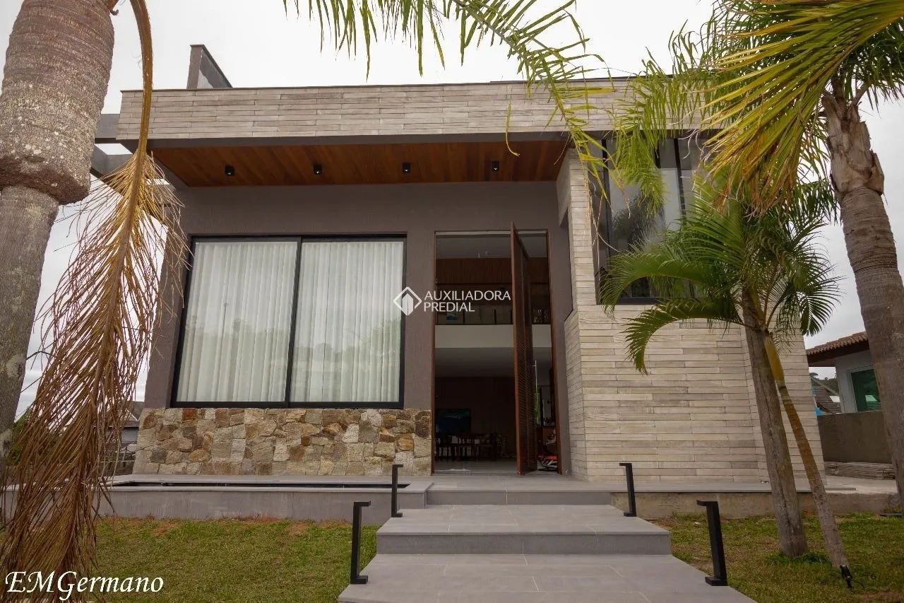 Casa à venda com 6 quartos e 4 suítes, 5 vagas, 908m² no Barra da Lagoa, Florianópolis - foto 1