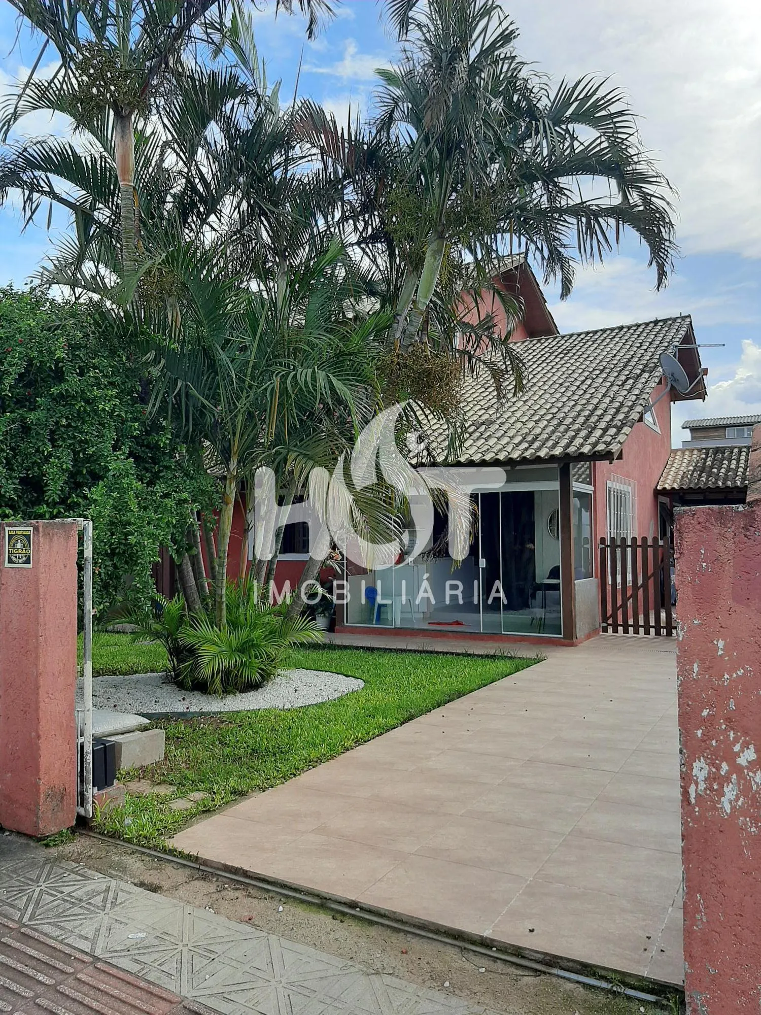 Casa à venda com 5 quartos e 1 suíte, 360m² no Campeche, Florianópolis - foto 1