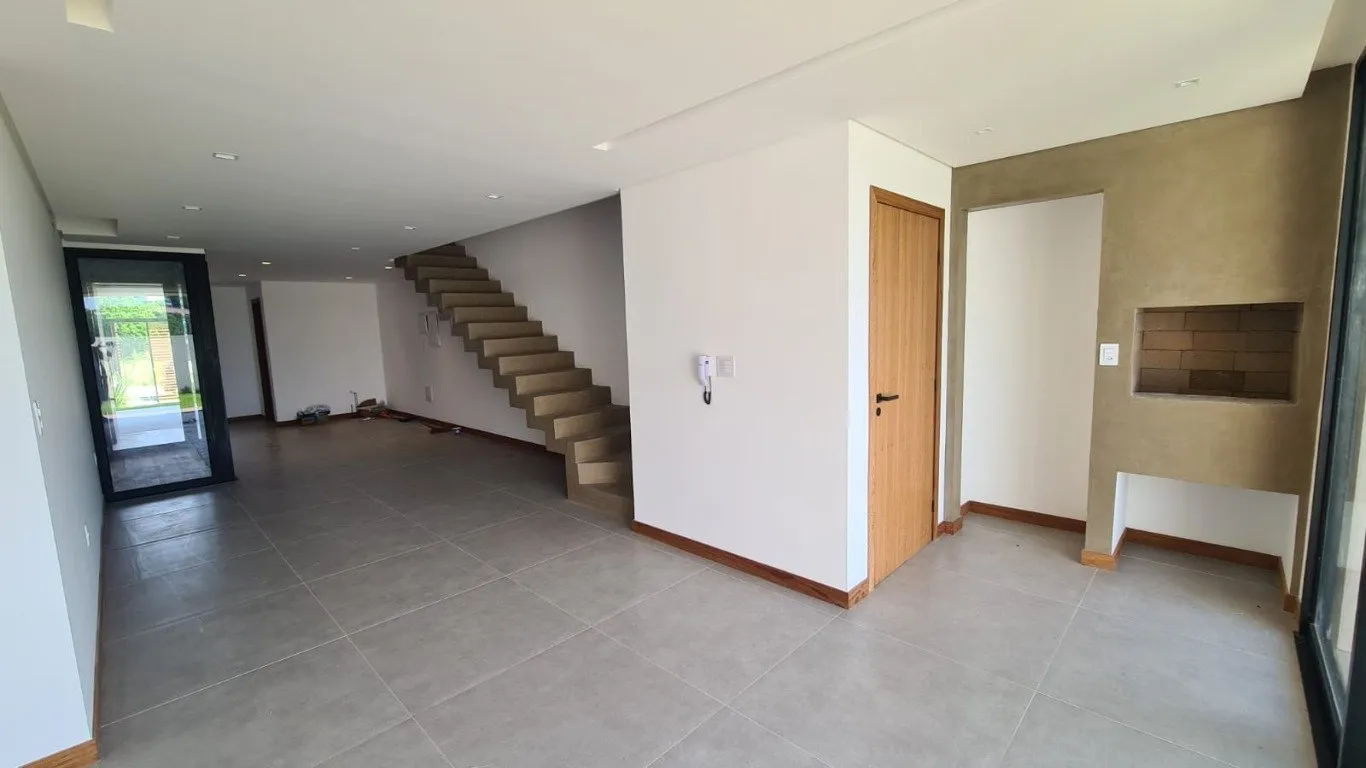 Casa à venda com 3 quartos e 1 suíte, 150m² no Campeche, Florianópolis - foto 1