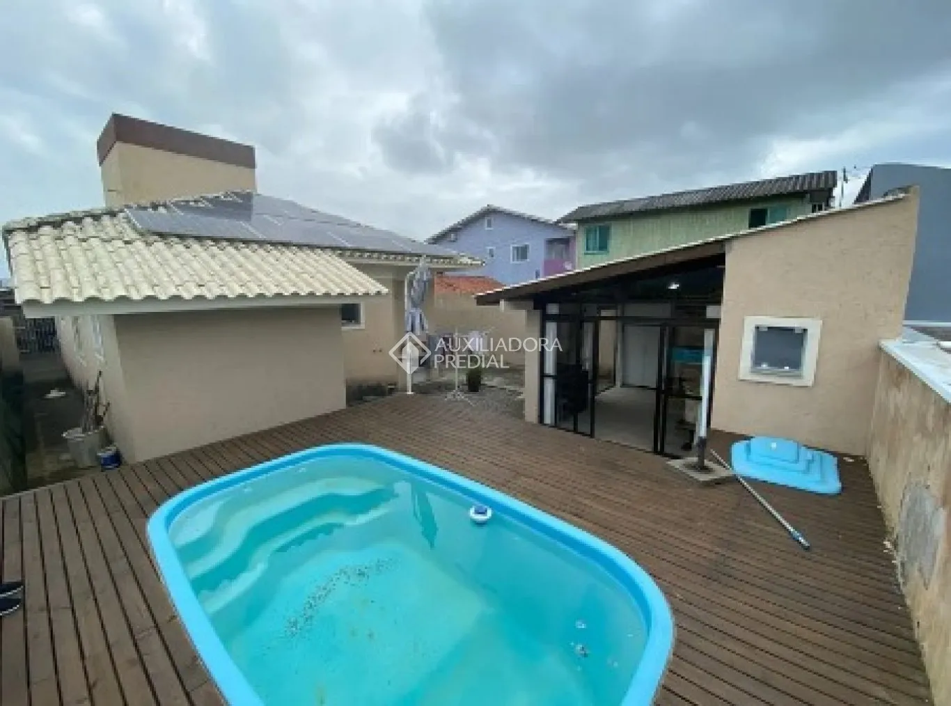 Casa à venda com 3 quartos e 2 suítes, 4 vagas, 360m² no Carianos, Florianópolis - foto 1