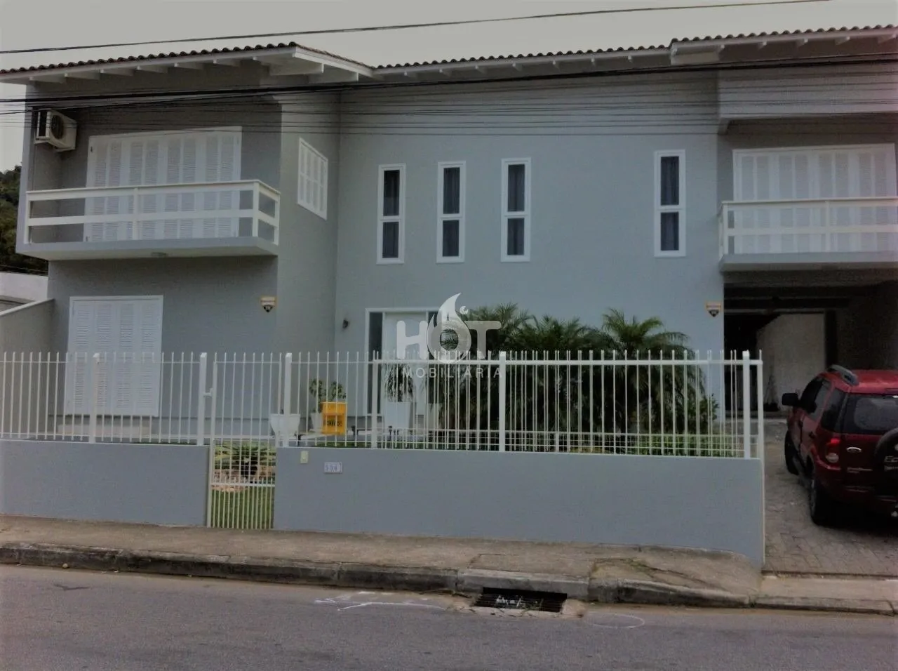 Casa à venda com 4 quartos e 2 suítes, 600m² no Rio Tavares, Florianópolis - foto 1