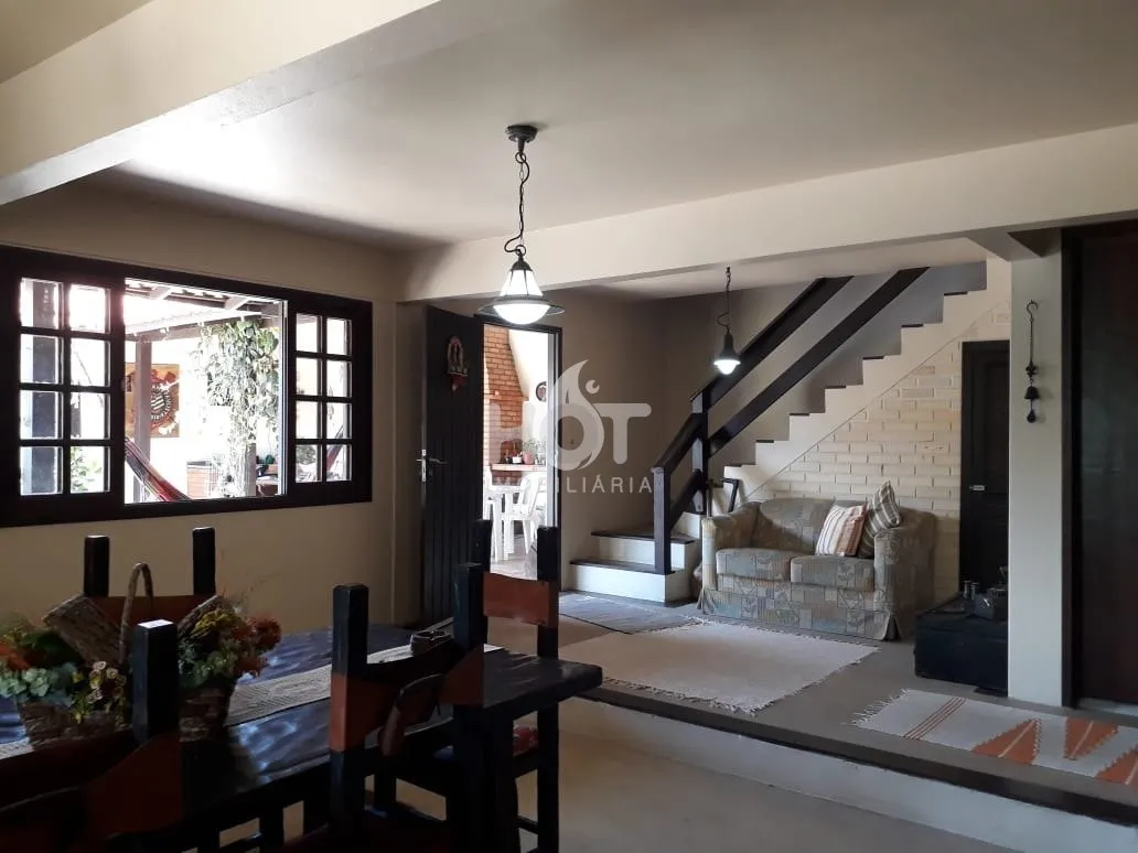 Casa à venda com 4 quartos e 1 suíte, 380m² no Morro das Pedras, Florianópolis - foto 1