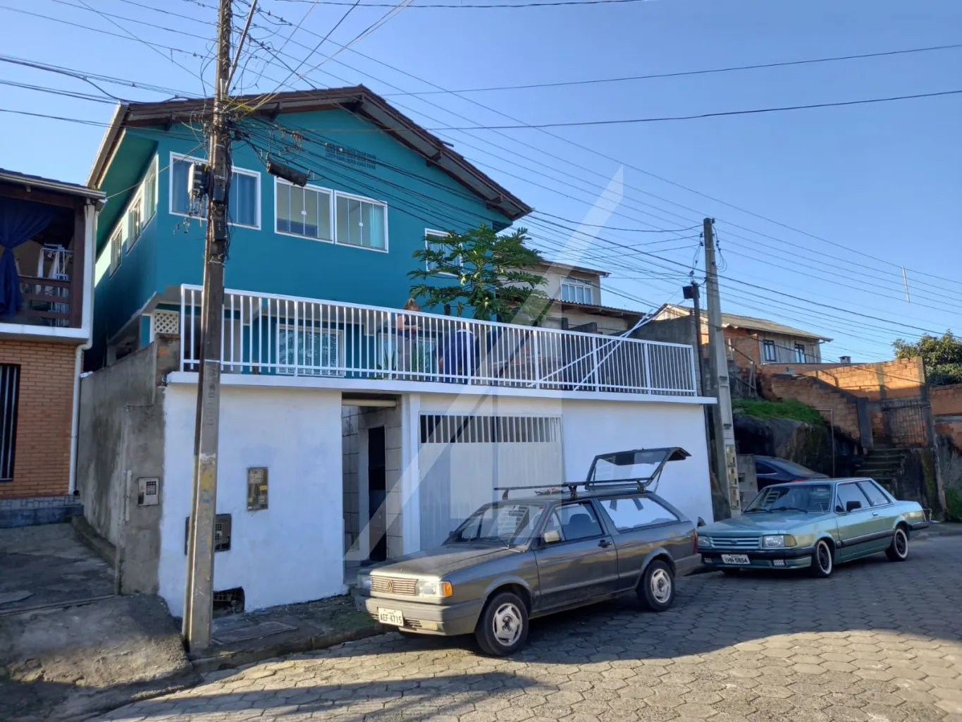 Ótima residência edificada com cerca de 140m em um terreno de aproximadamente 210m, localizada no bairro Itoupavazinha. — foto 2