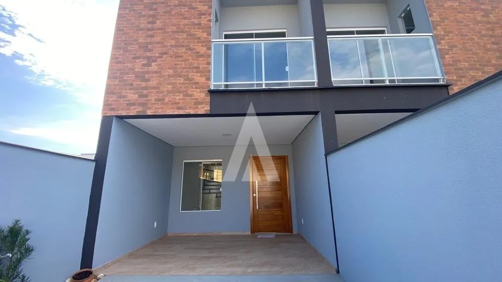 Sobrado Geminado com 1 suíte(s) mais 2 quarto(s) à venda no bairro BUCAREIN em JOINVILLE, por R$ 680.000.00. - foto 1