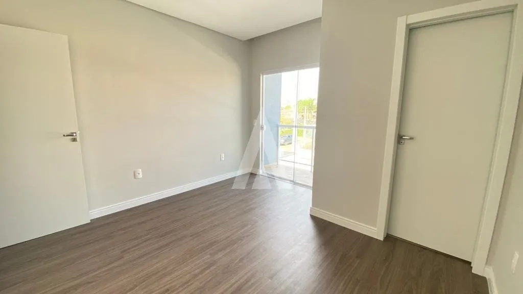 Sobrado Geminado com 1 suíte(s) mais 2 quarto(s) à venda no bairro BUCAREIN em JOINVILLE, por R$ 680.000.00. — foto 2