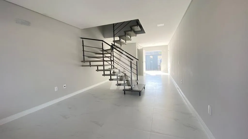 Sobrado Geminado com 1 suíte(s) mais 2 quarto(s) à venda no bairro BUCAREIN em JOINVILLE, por R$ 680.000.00. — foto 5