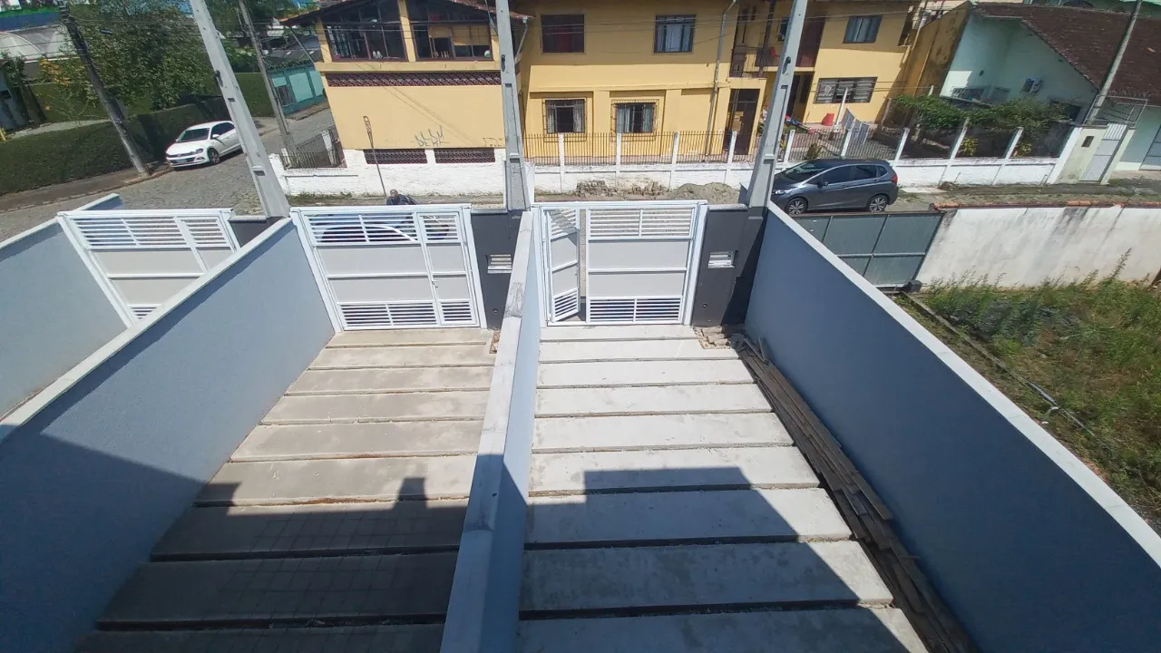 Sobrado Geminado com 1 suíte(s) mais 2 quarto(s) à venda no bairro BUCAREIN em JOINVILLE, por R$ 680.000.00. — foto 6