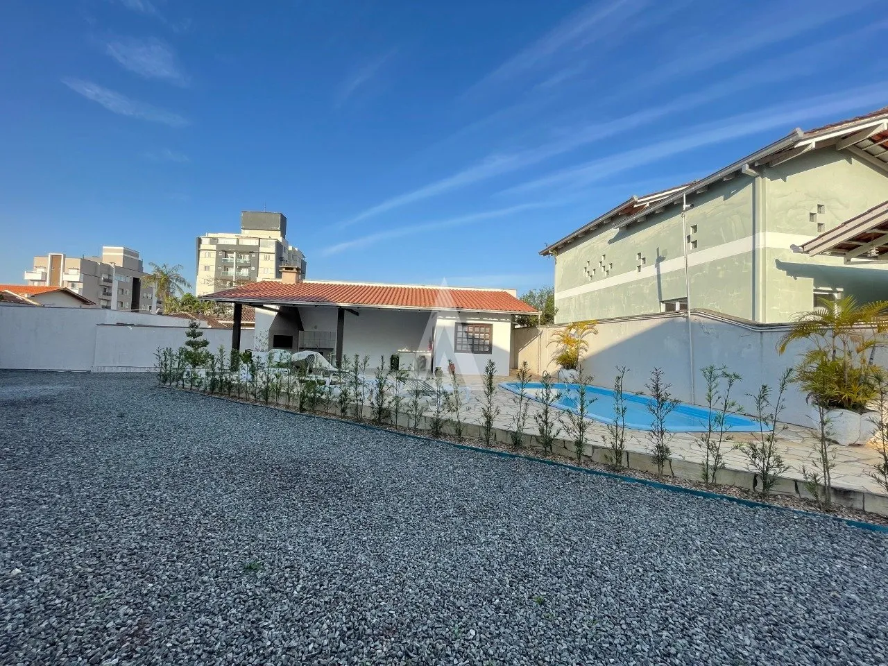 Casa em Condomínio com 1 suíte(s) mais 2 quarto(s) à venda no bairro Santo Antônio em Joinville, por R$ 1.200.000.00. — foto 3