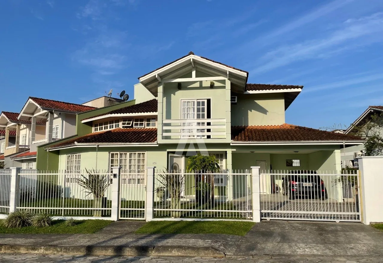 Casa em Condomínio com 1 suíte(s) mais 2 quarto(s) à venda no bairro Santo Antônio em Joinville, por R$ 1.200.000.00. — foto 4