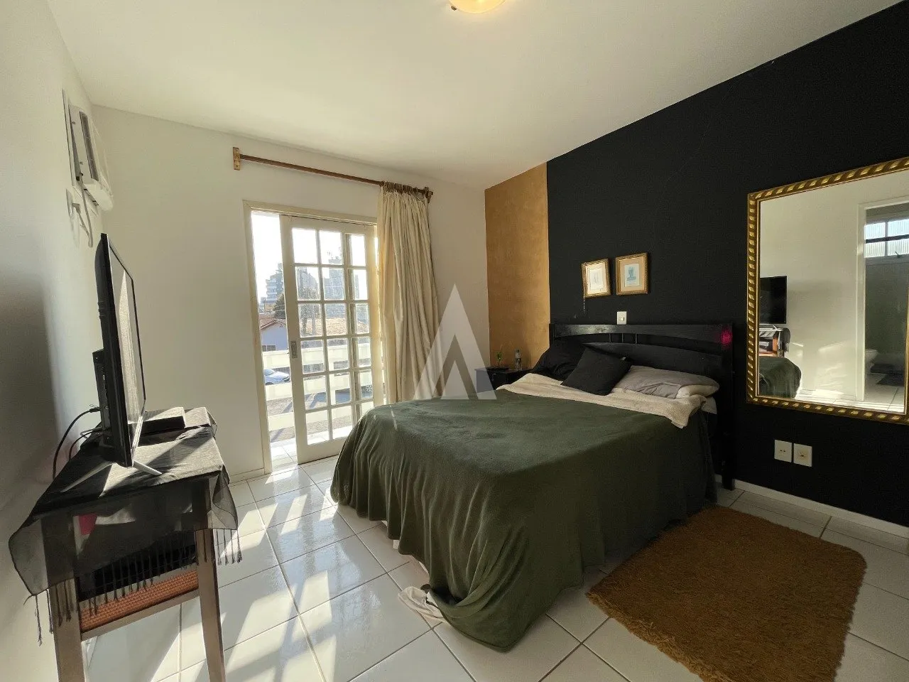 Casa em Condomínio com 1 suíte(s) mais 2 quarto(s) à venda no bairro Santo Antônio em Joinville, por R$ 1.200.000.00. — foto 6