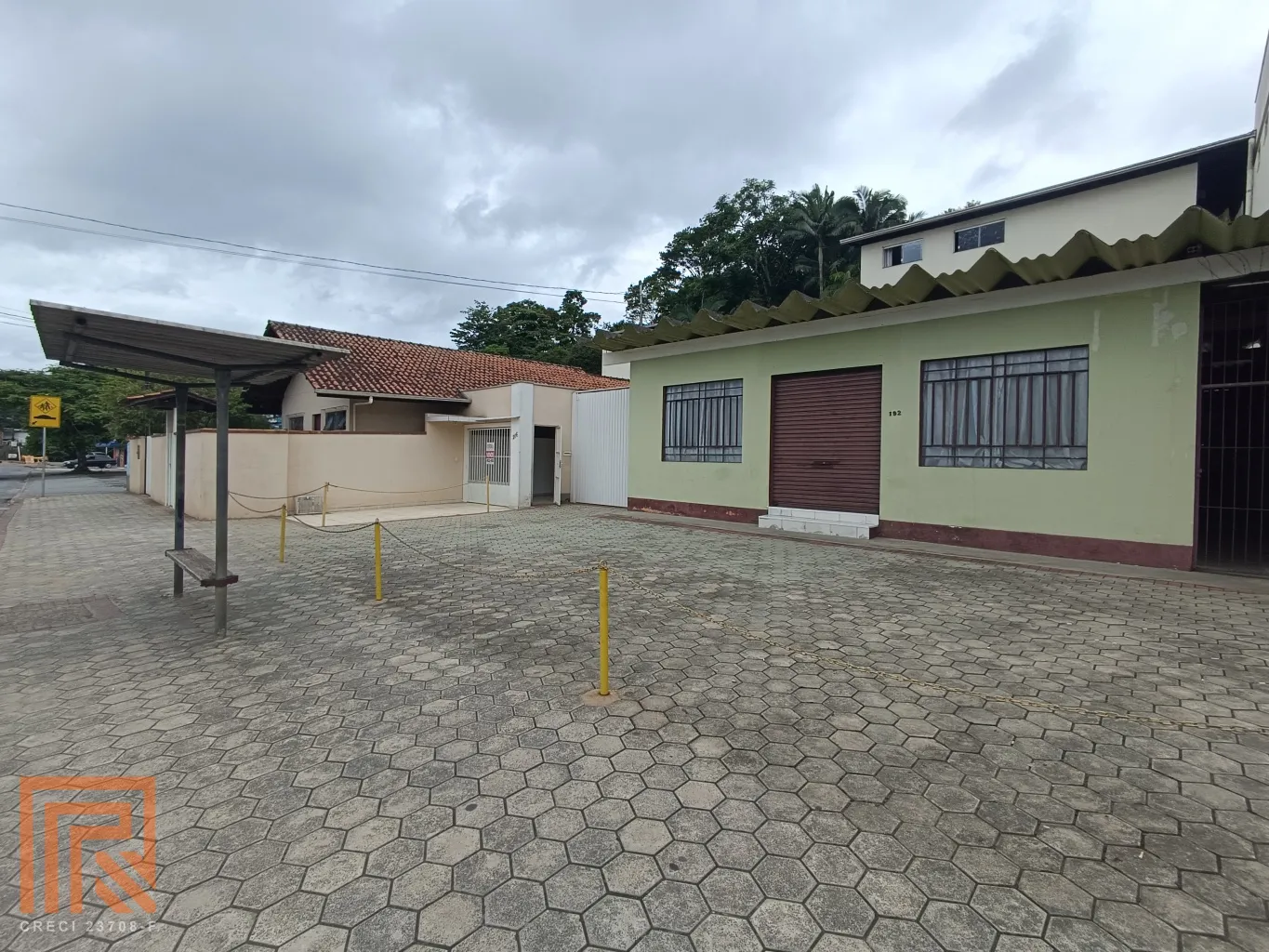 Oportunidade de negócio e moradia em um só lugar. Residência com aprox. 150 metros e Galpão ambos com acesso a rua comercial.. - foto 1