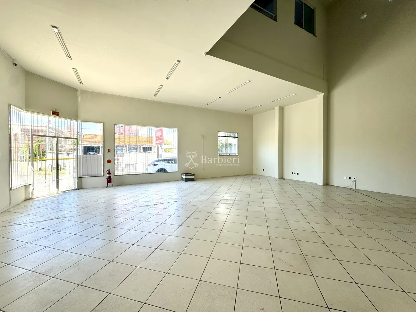 Galpão estilo prédio comercial completo, com loja, na Vila Nova, para locação. — foto 6
