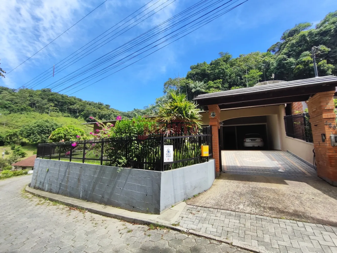 Casa com piscina no bairro Belchior Alto, rua sem saída, com 3 dormitórios, terreno amplo. — foto 2