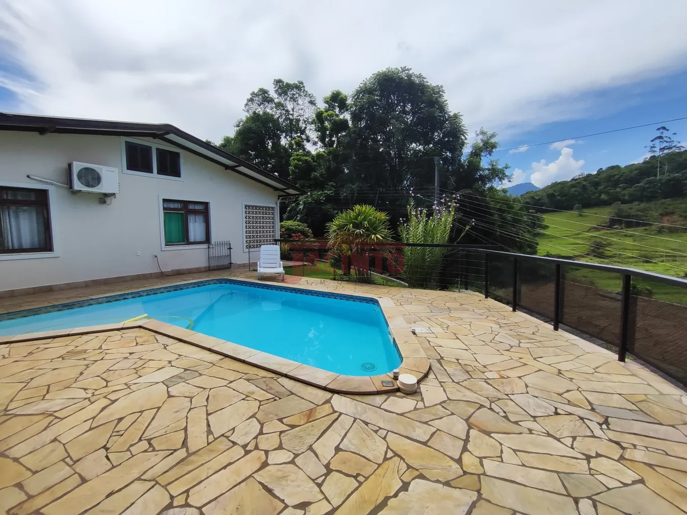 Casa com piscina no bairro Belchior Alto, rua sem saída, com 3 dormitórios, terreno amplo. — foto 5