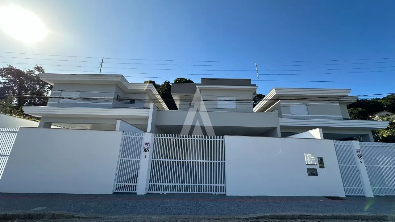 Sobrado com 2 suíte(s) mais 2 quarto(s) à venda no bairro Atiradores em Joinville, por R$ 2.215.000.00. - foto 1