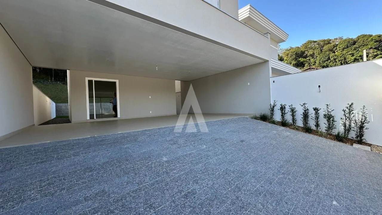 Sobrado com 2 suíte(s) mais 2 quarto(s) à venda no bairro Atiradores em Joinville, por R$ 2.215.000.00. — foto 2