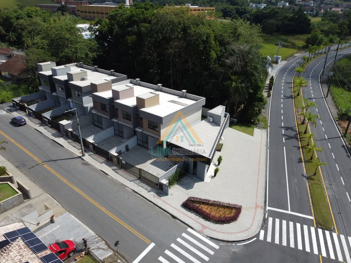 Sobrado no Centro da Cidade de Pomerode com de 118,00m de Área Construída e com Terreno 180,10m. — foto 3