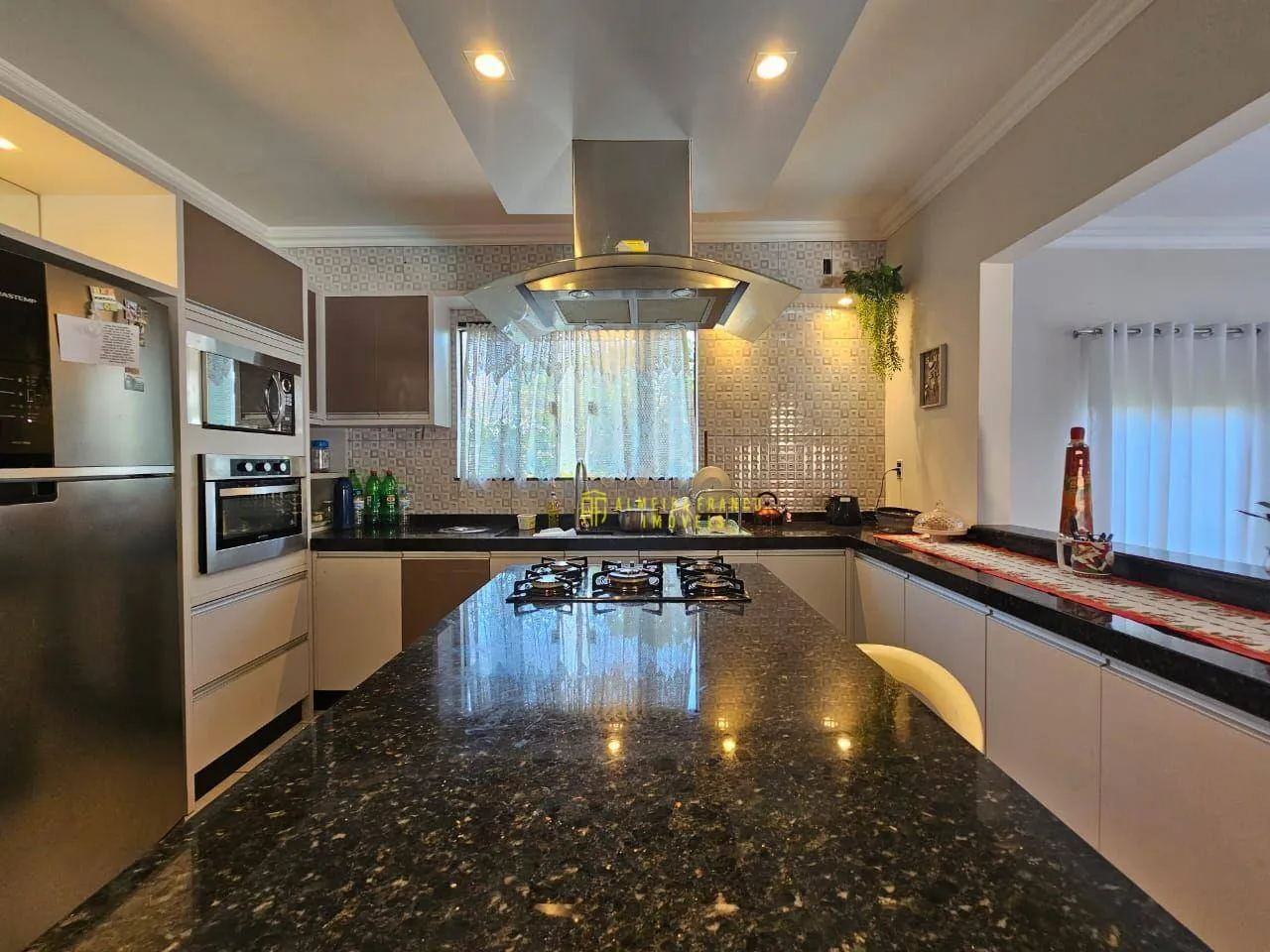 Casa com 1 suíte + 1 dormitório, com piscina e linda área verde! — foto 4