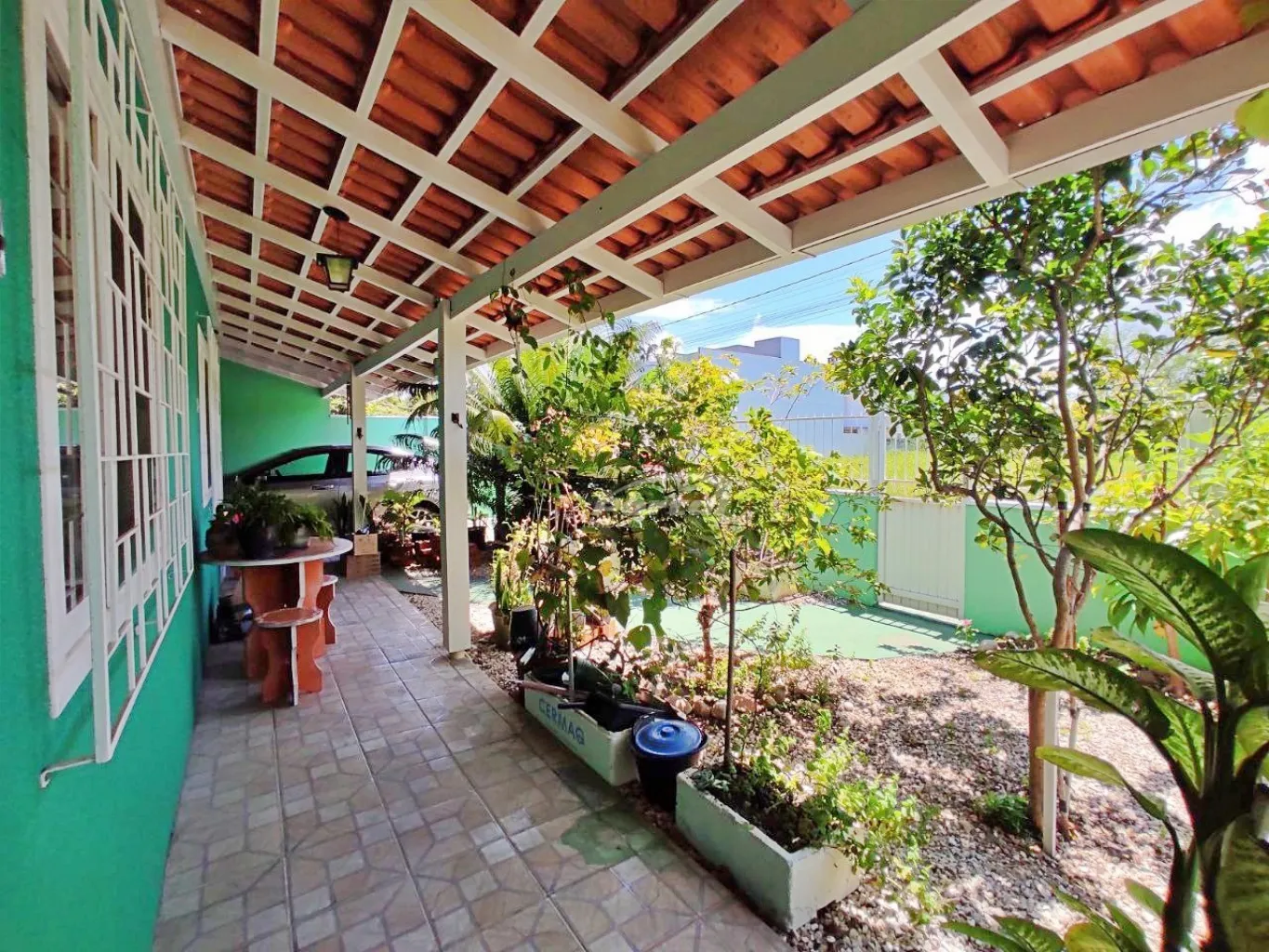 Casa térrea Semi Mobiliada Escriturada e Averbada com 4 dormitórios sendo 2 suítes e área de festas, no bairro Centro, em Balneário Piçarras!.(17964) — foto 2