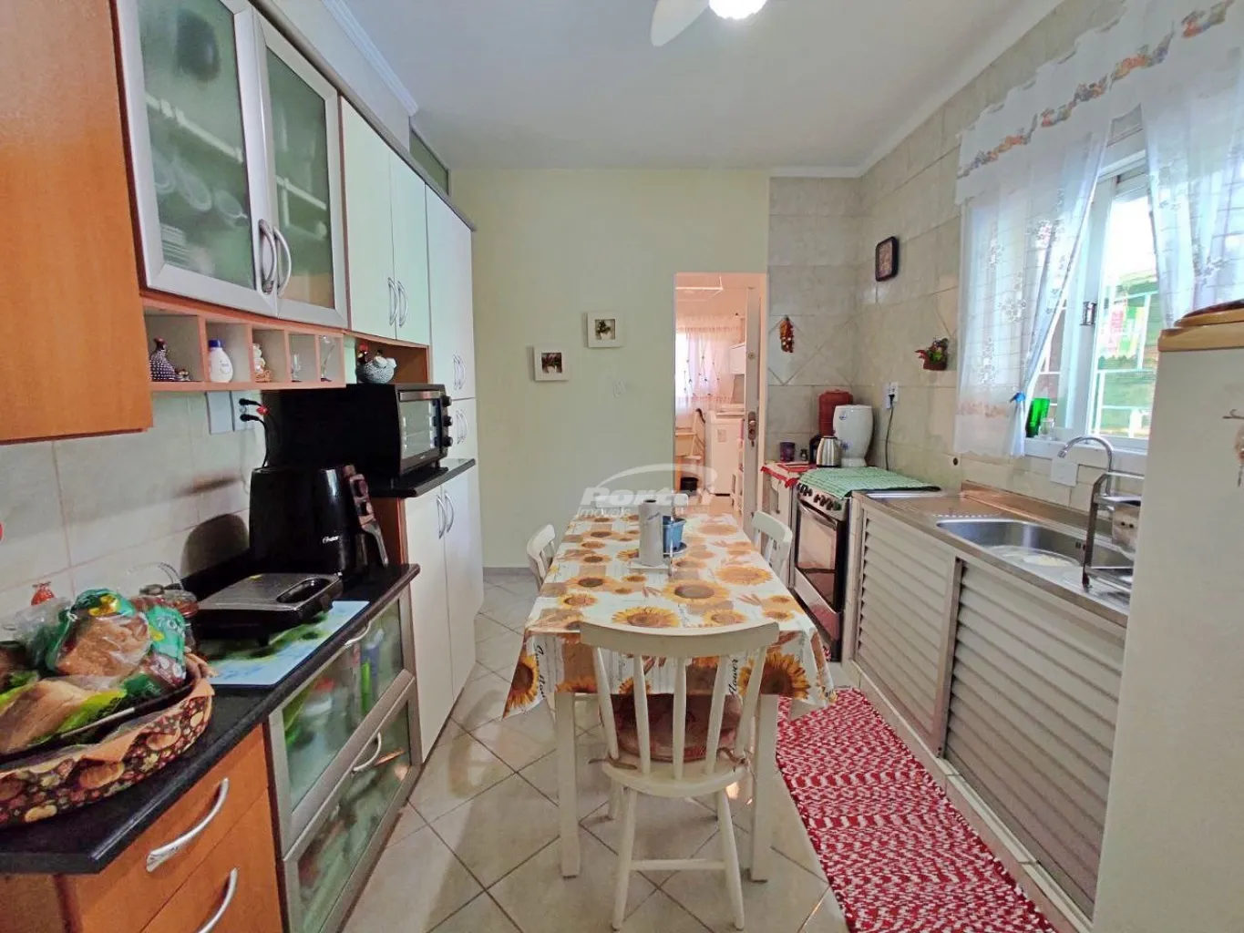 Casa térrea Semi Mobiliada Escriturada e Averbada com 4 dormitórios sendo 2 suítes e área de festas, no bairro Centro, em Balneário Piçarras!.(17964) — foto 4