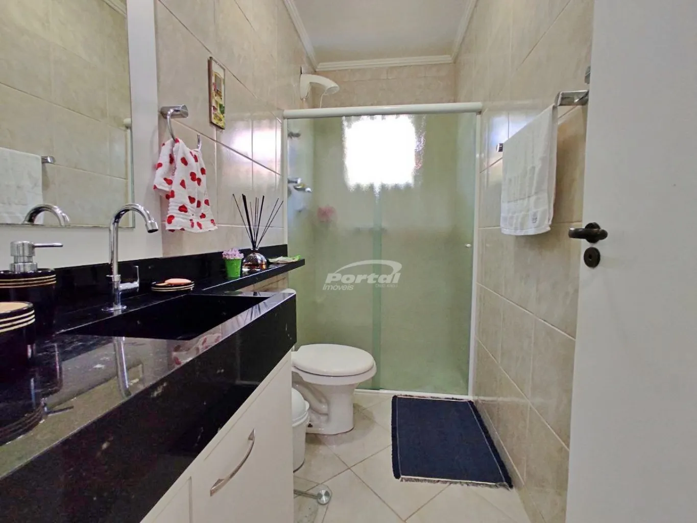 Casa térrea Semi Mobiliada Escriturada e Averbada com 4 dormitórios sendo 2 suítes e área de festas, no bairro Centro, em Balneário Piçarras!.(17964) — foto 6