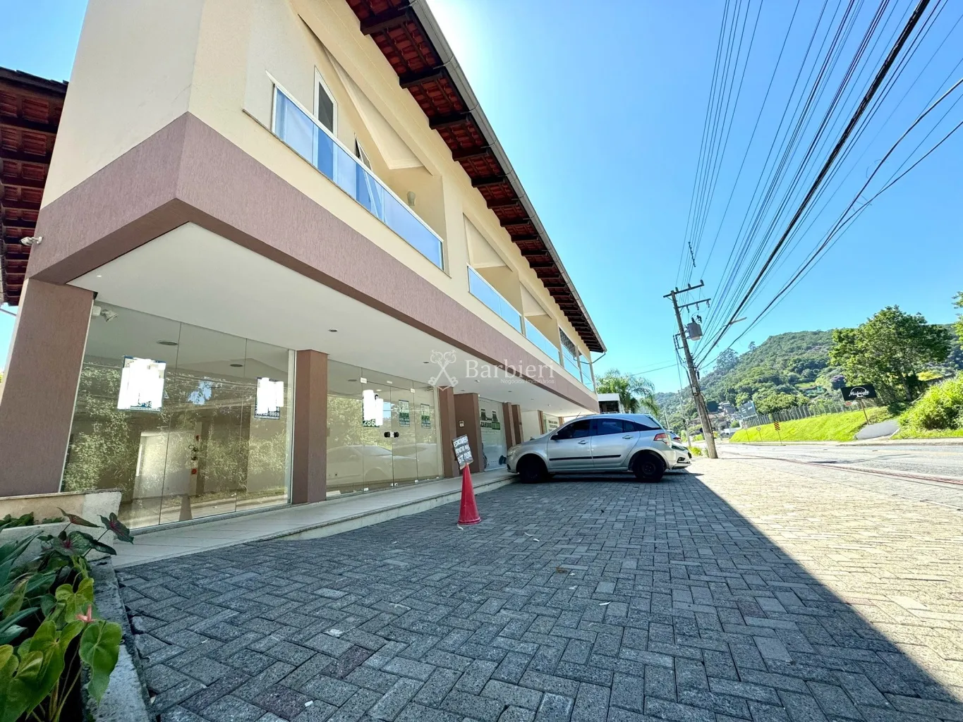 Loja térrea no Bairro Vorstadt, com vitrine, 80m e estacionamento frontal rotativo. - foto 1