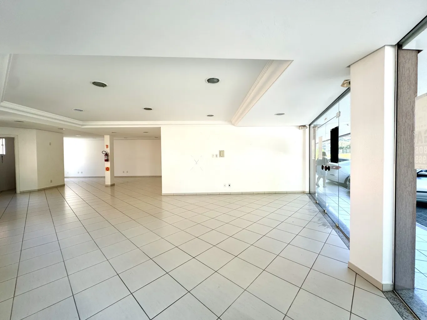 Loja térrea no Bairro Vorstadt, com vitrine, 80m e estacionamento frontal rotativo. — foto 2