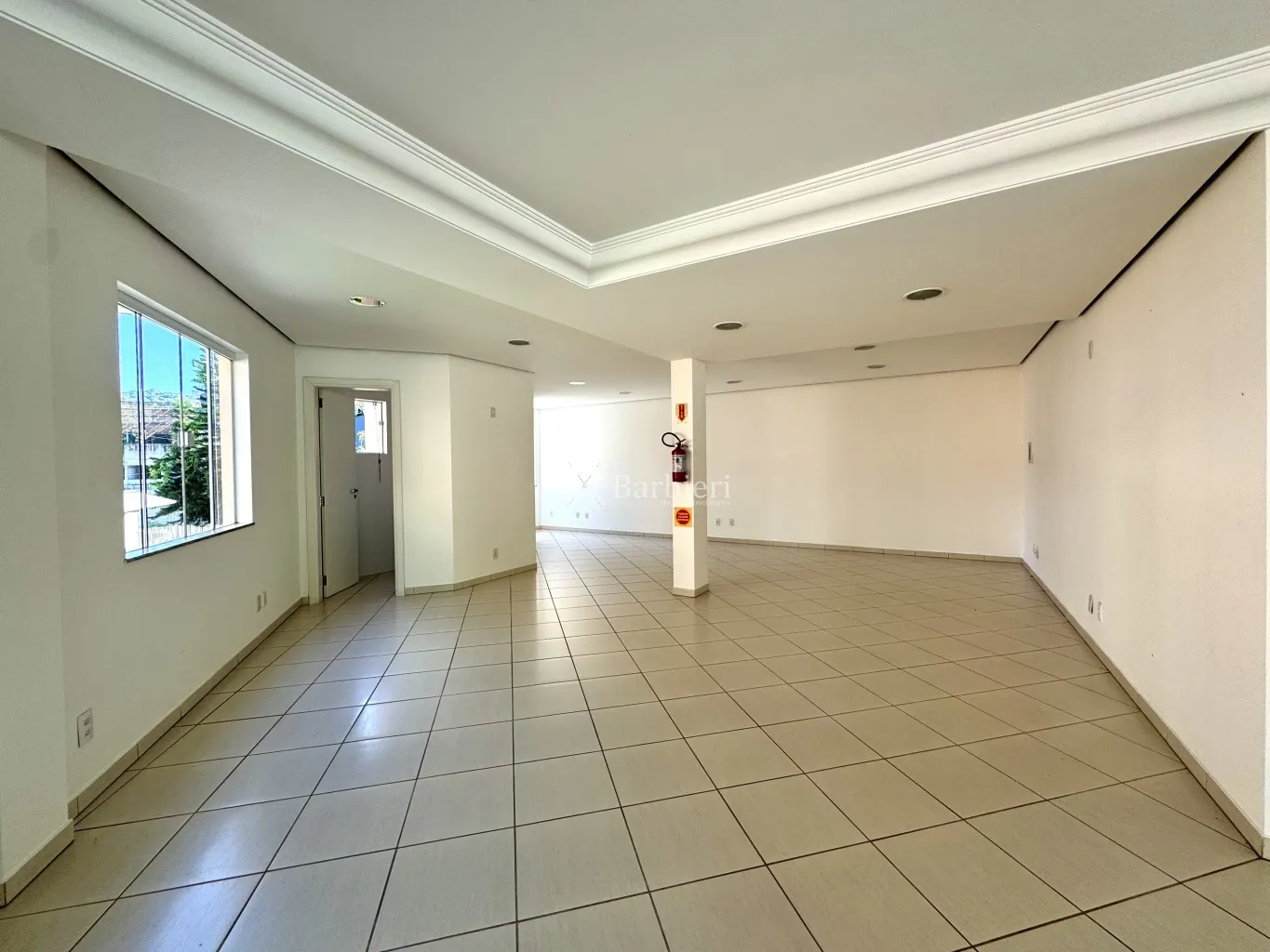 Loja térrea no Bairro Vorstadt, com vitrine, 80m e estacionamento frontal rotativo. — foto 4