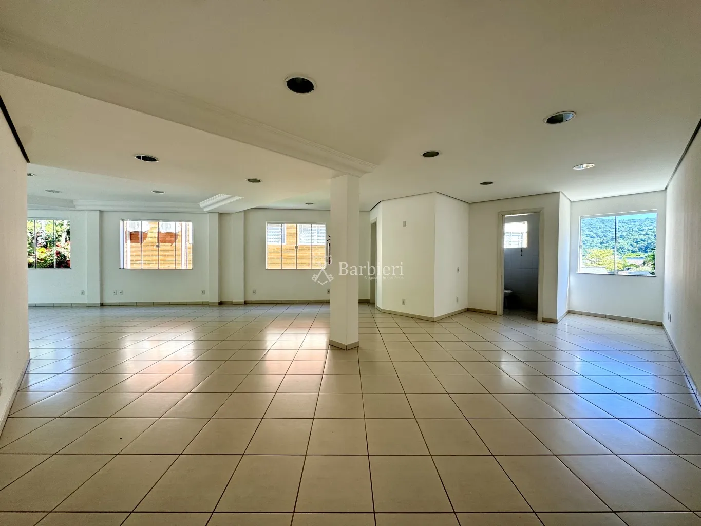 Loja térrea no Bairro Vorstadt, com vitrine, 80m e estacionamento frontal rotativo. — foto 5