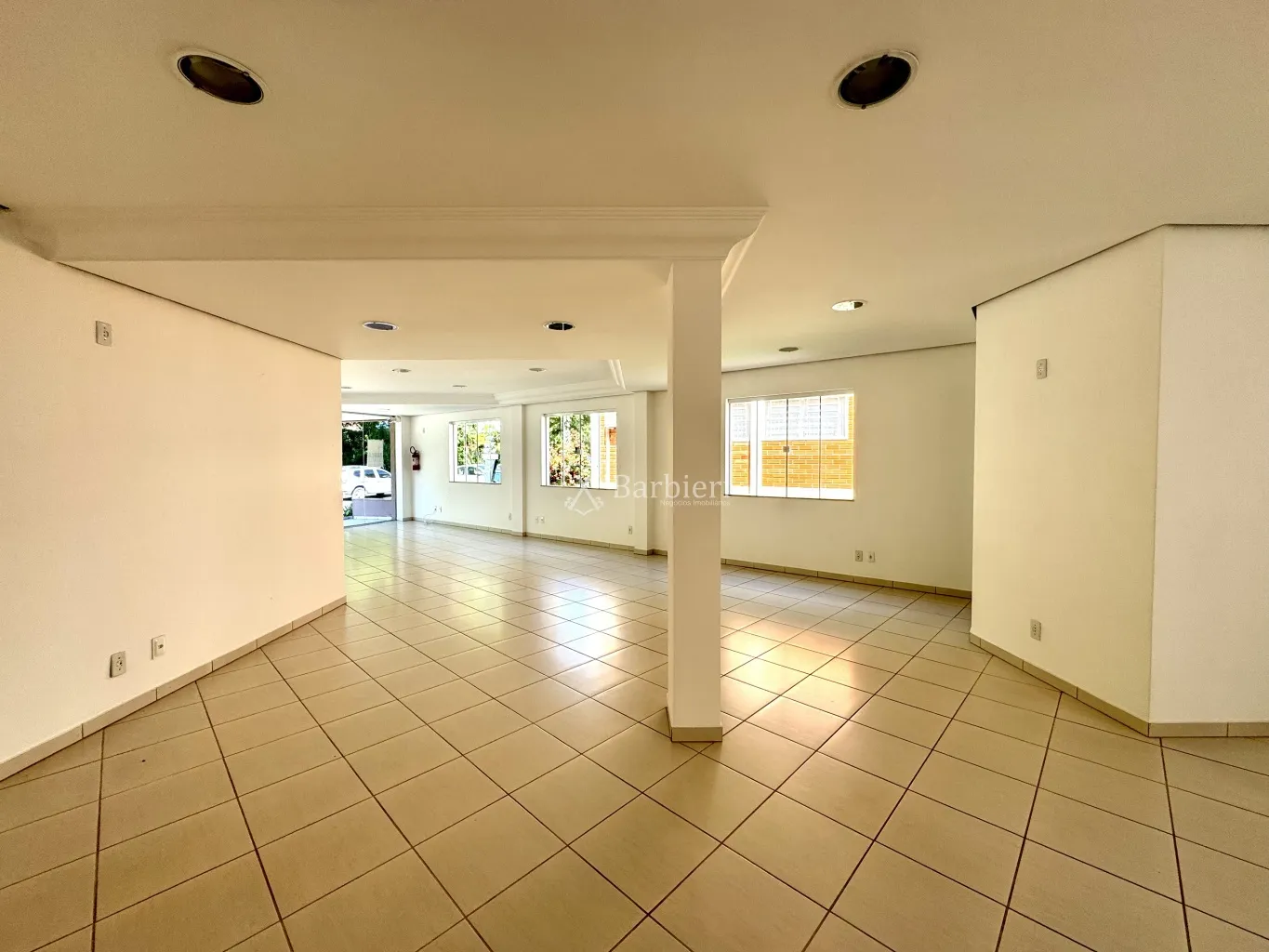 Loja térrea no Bairro Vorstadt, com vitrine, 80m e estacionamento frontal rotativo. — foto 6