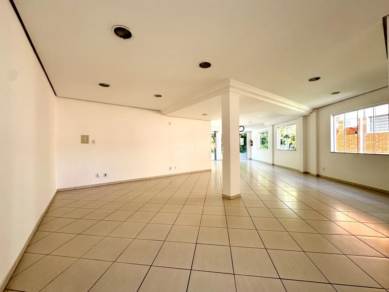 Loja térrea no Bairro Vorstadt, com vitrine, 80m e estacionamento frontal rotativo. — foto 7