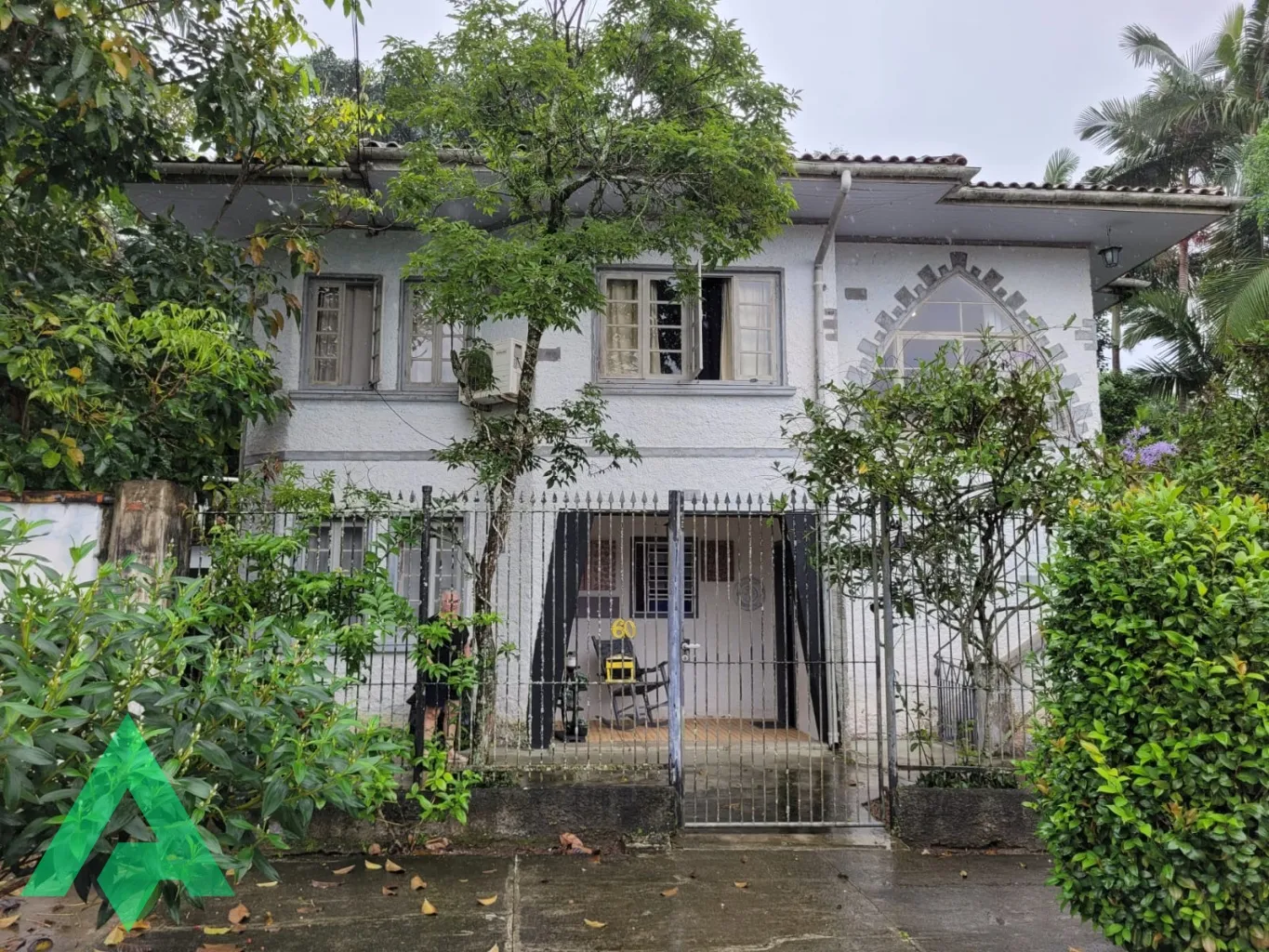 Ótima Casa com amplo terreno e 3 dormitórios, no Bairro Garcia em Blumenau! - foto 1