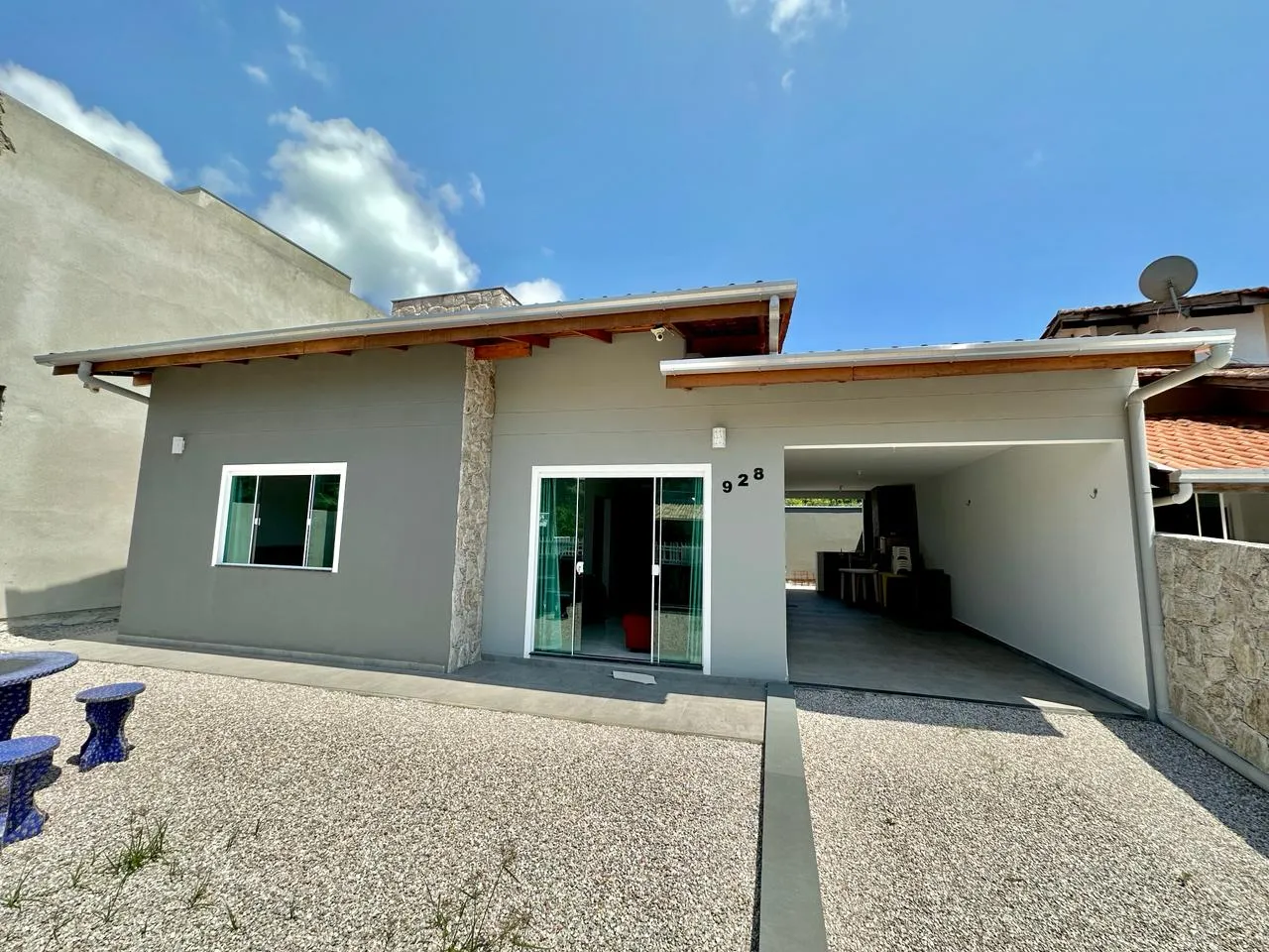 Casa mobiliada, 3 quartos, sendo 1 suíte em Bombinhas - foto 1