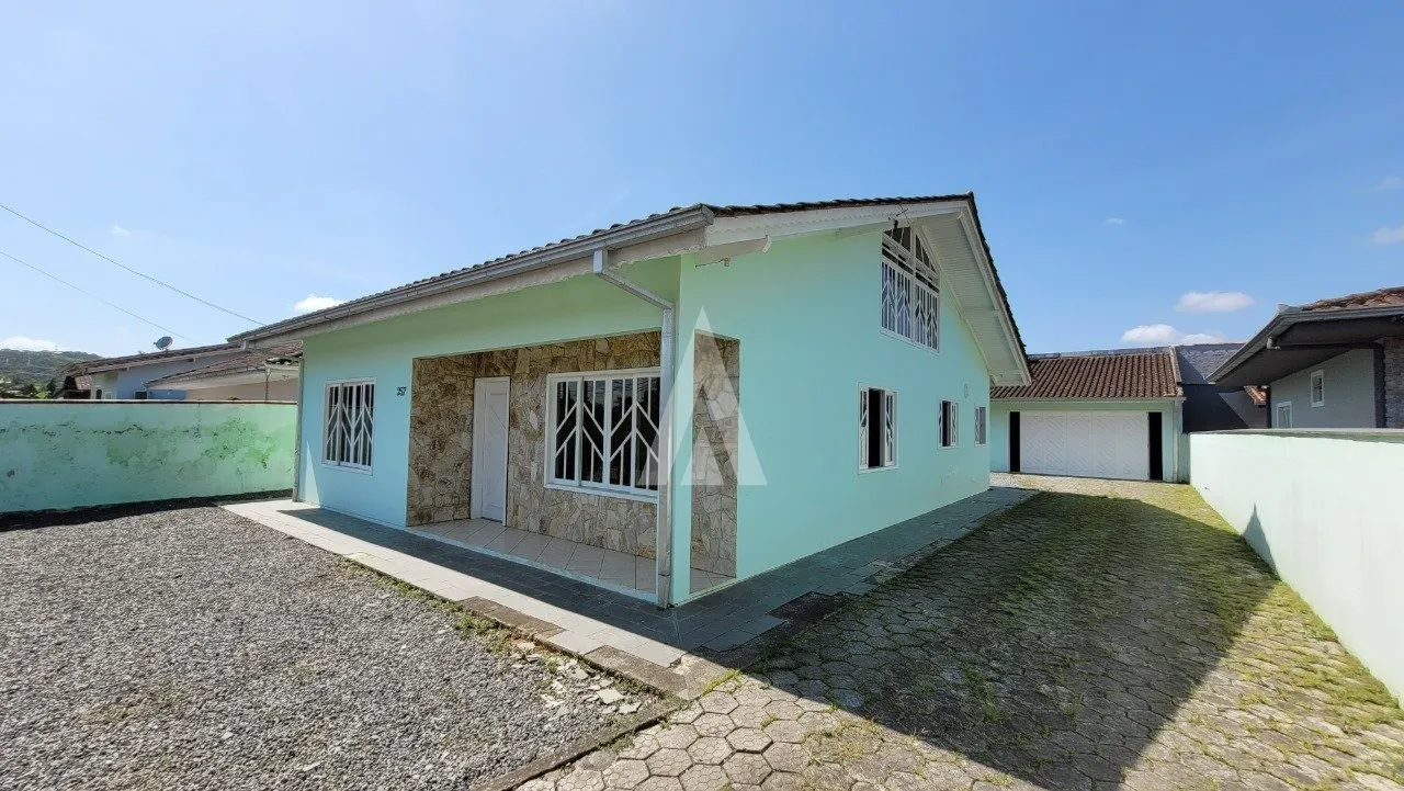Casa com 1 suíte(s) mais 2 quarto(s) à venda no bairro Vila Nova em Joinville, por R$630.000,00. - foto 1