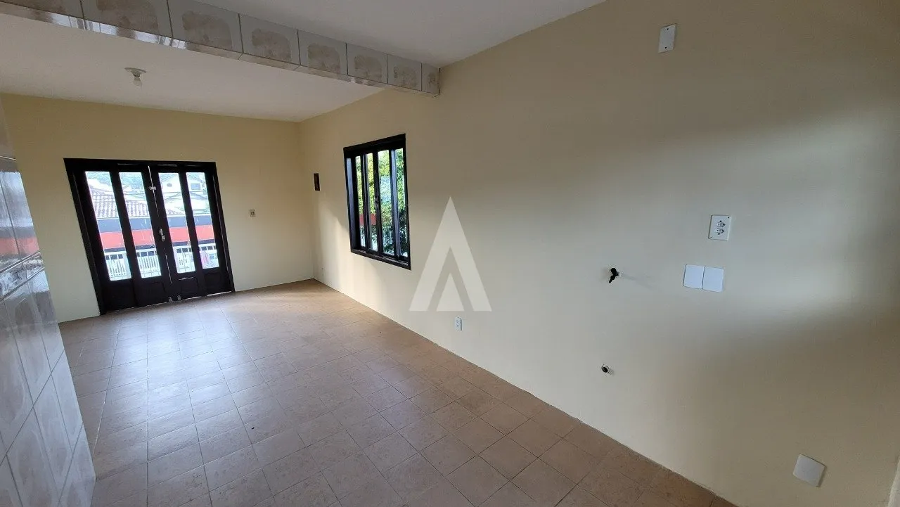 Sobrado com 1 suíte(s) mais 2 quarto(s) à venda no bairro Jardim Iririú em Joinville, de R$800.000,00. — foto 2