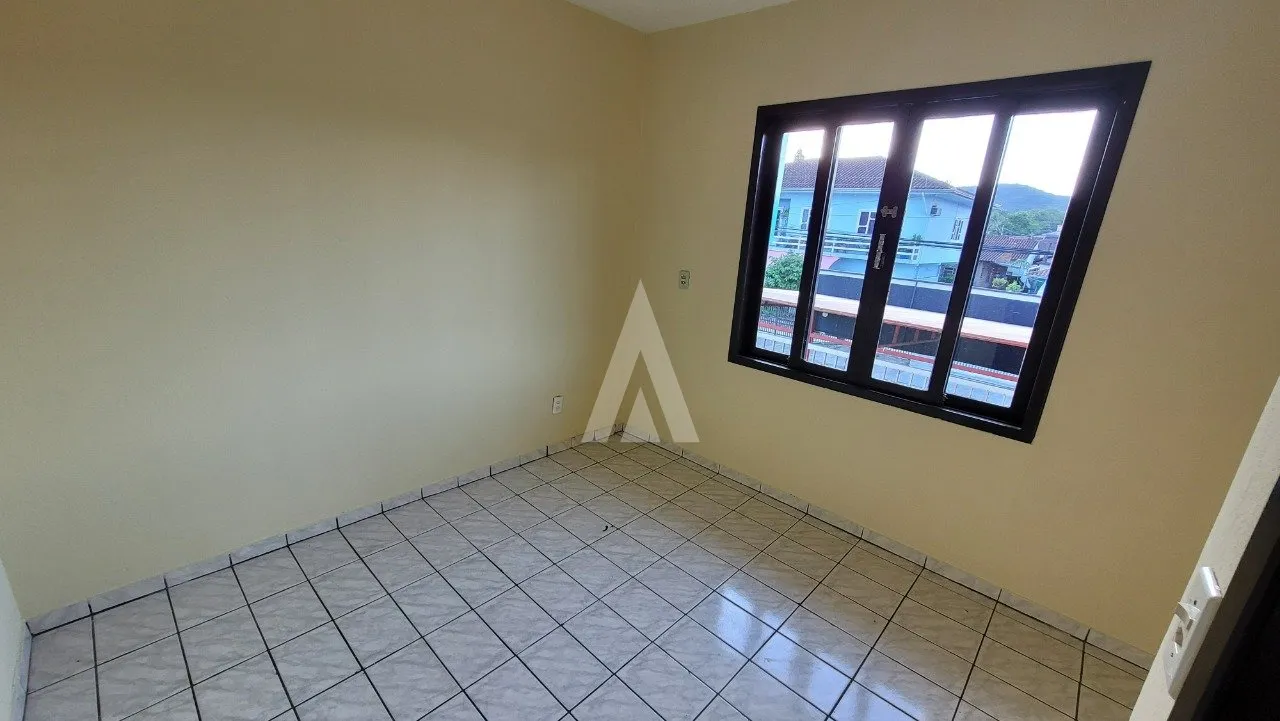 Sobrado com 1 suíte(s) mais 2 quarto(s) à venda no bairro Jardim Iririú em Joinville, de R$800.000,00. — foto 7