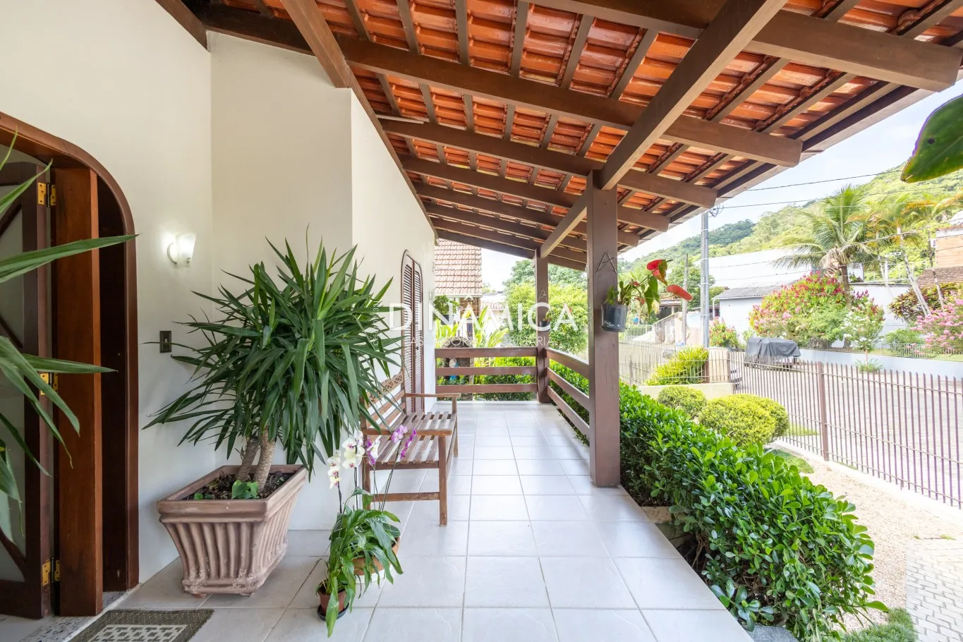 Casa comercial e residencial no bairro Ponta Aguda em blumenau, semimobiliada, 02 pisos, possibilidade de 02 ambientes 06 vagas de garagem na Dinâmica Sul a imobiliária em Blumenau presente nas suas conquistas — foto 3