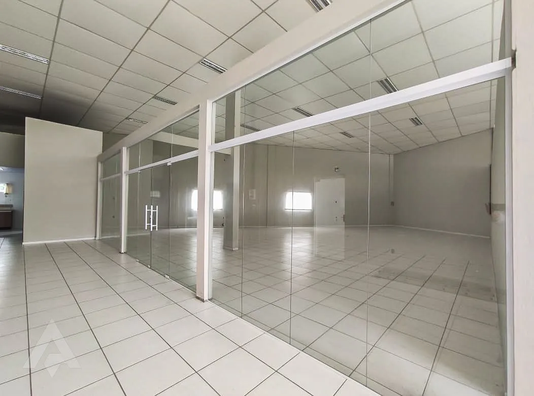Loja Térrea de 120 m para locação por R$ 3.200,00 - Bairro Salto Weissbach - Blumenau/SC — foto 2