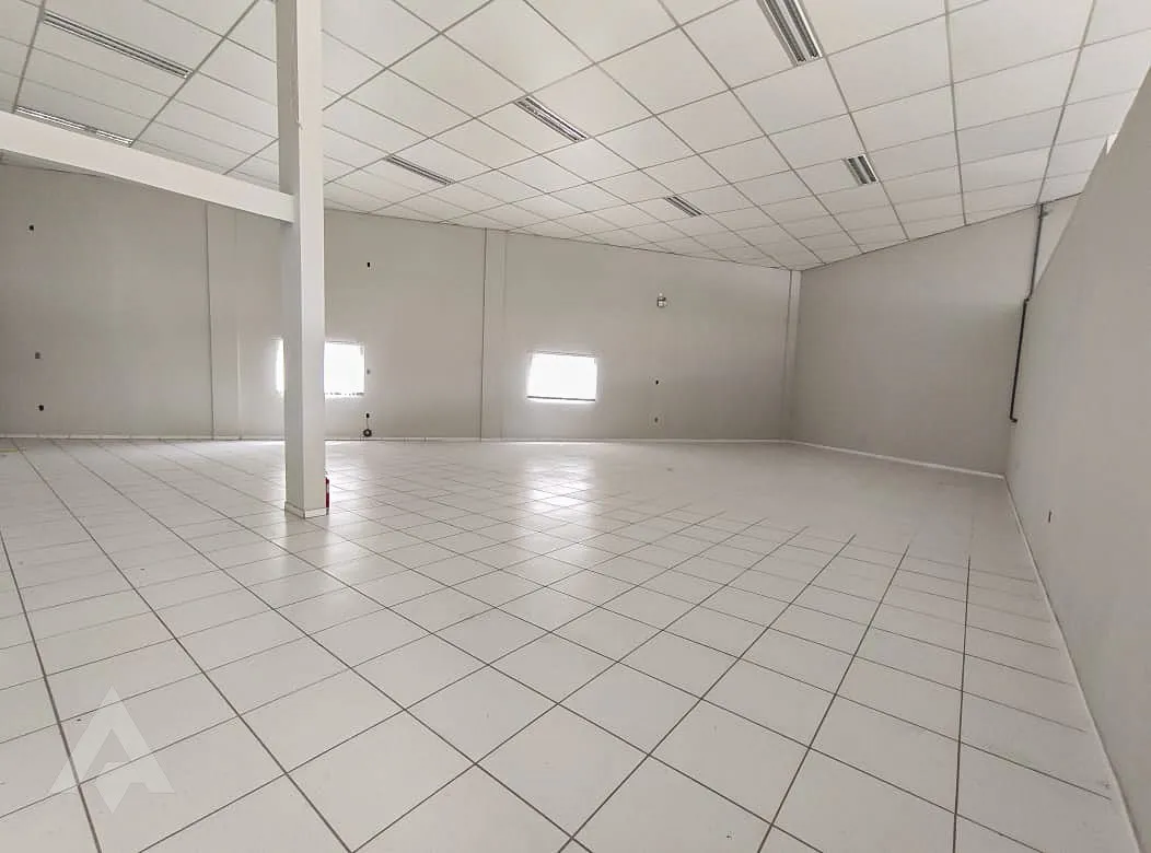 Loja Térrea de 120 m para locação por R$ 3.200,00 - Bairro Salto Weissbach - Blumenau/SC — foto 4