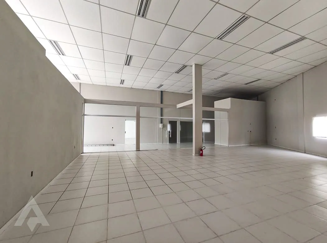 Loja Térrea de 120 m para locação por R$ 3.200,00 - Bairro Salto Weissbach - Blumenau/SC — foto 5