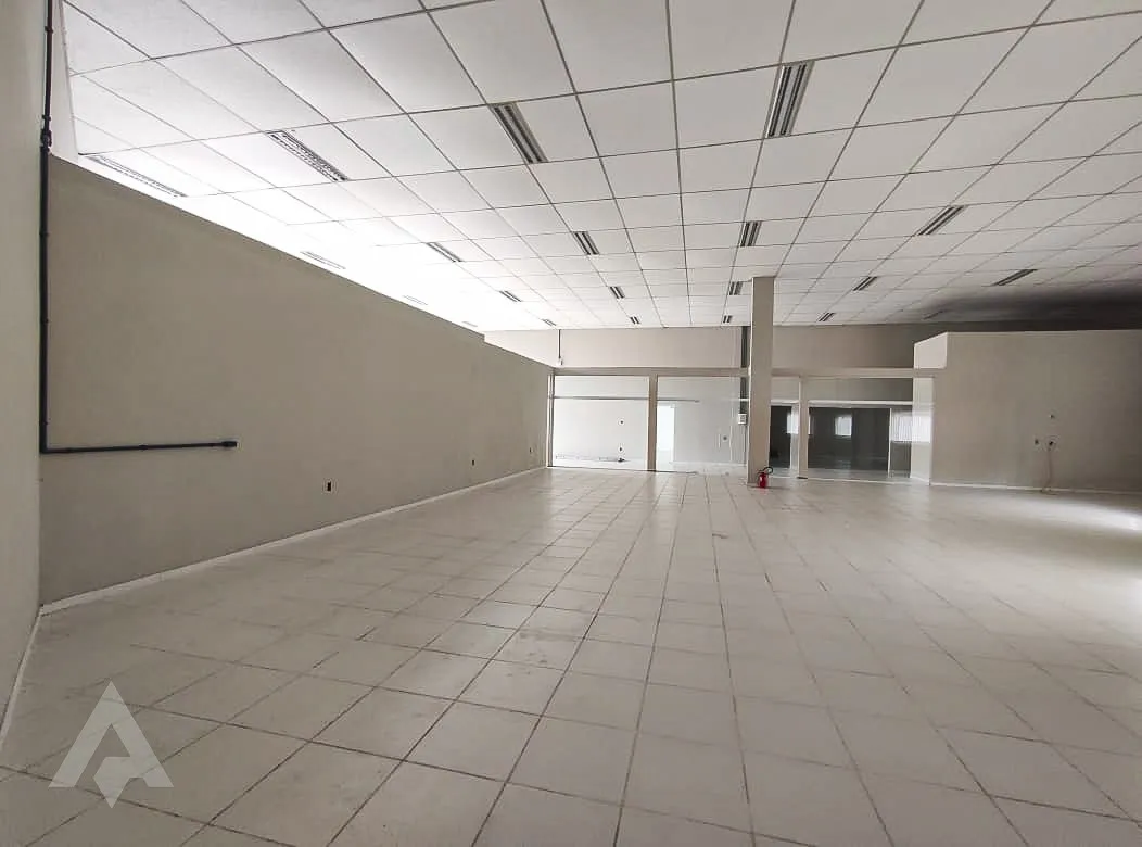 Loja Térrea de 120 m para locação por R$ 3.200,00 - Bairro Salto Weissbach - Blumenau/SC — foto 7