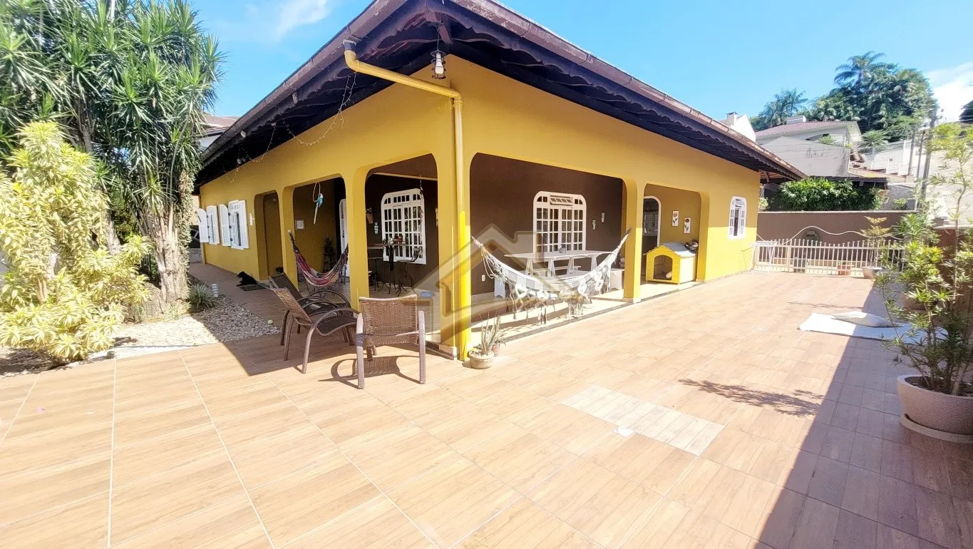 Casa com três dormitórios e piscina no bairro Itoupava Central em Blumenau! — foto 2