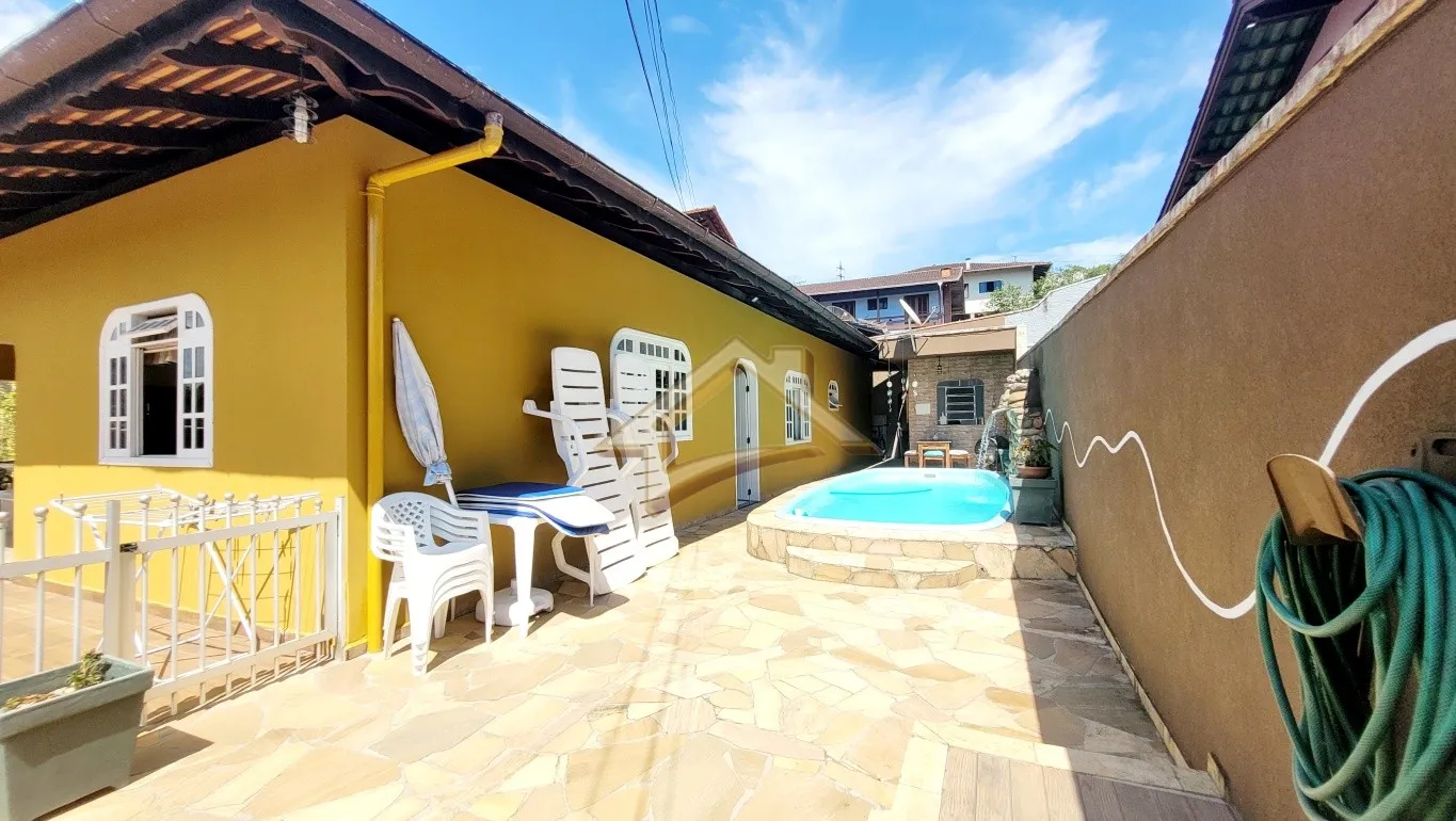 Casa com três dormitórios e piscina no bairro Itoupava Central em Blumenau! — foto 3