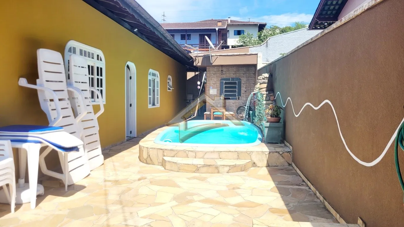 Casa com três dormitórios e piscina no bairro Itoupava Central em Blumenau! — foto 5